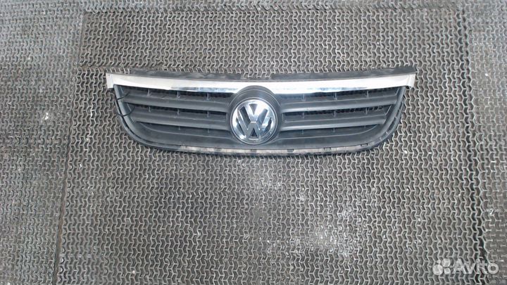 Решетка радиатора Volkswagen Touareg, 2005