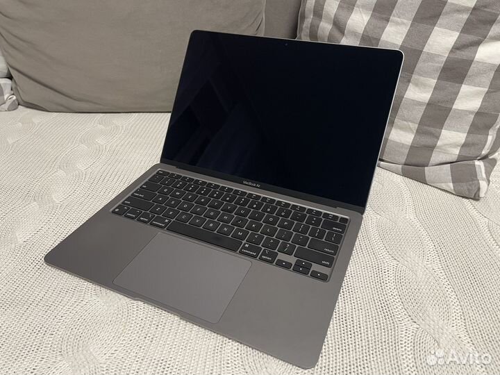 MacBook Air (M1, 2020)