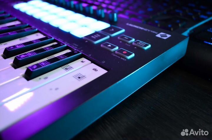 Midi Контроллер novation launchkey mini mk3