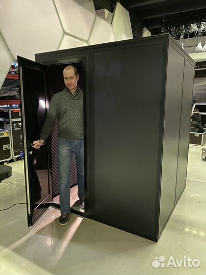 Вокальная звукоизоляционная дикторская кабина