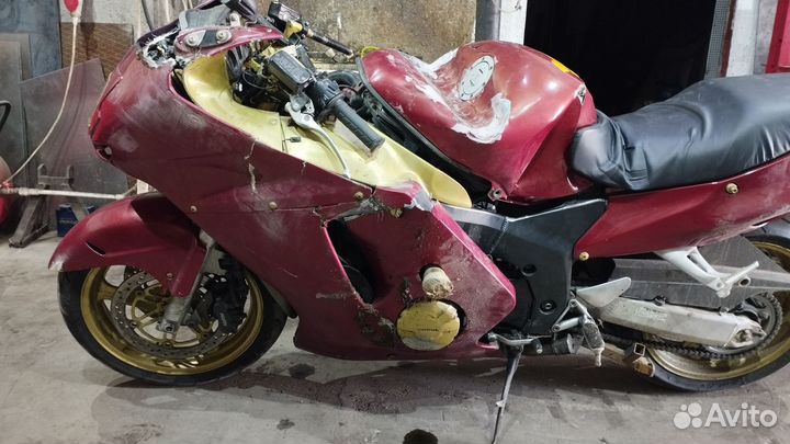 Продам Honda cbr 1100 на запчасти