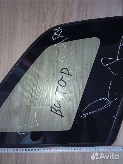 Стекло кузовное глухое правое Suzuki Grand Vitara