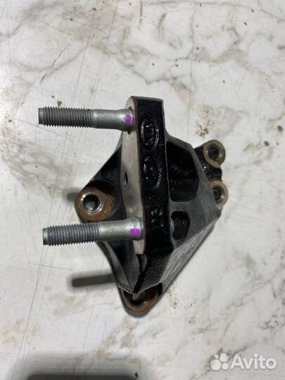 Кронштейн двигателя Kia Ceed JD G4FG 2018