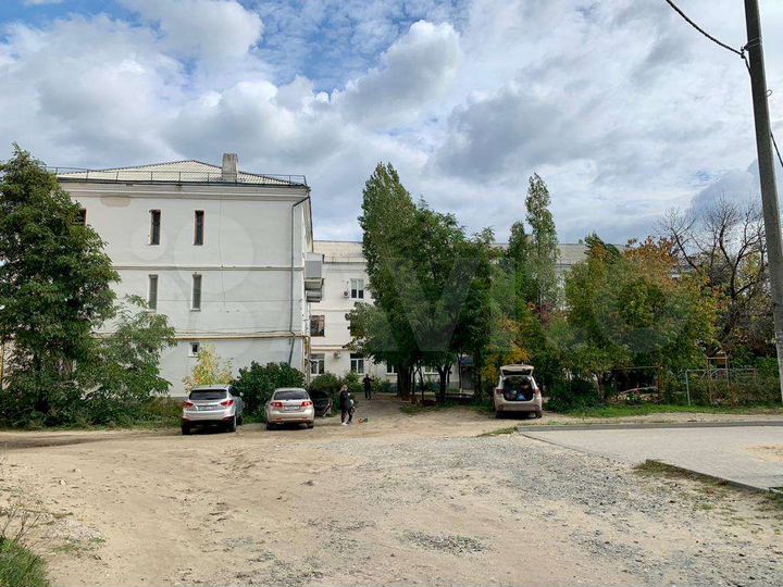 3-к. квартира, 74,1 м², 1/3 эт.