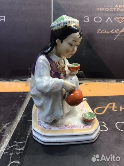 Статуэтка узбечка с чайником дулево СССР