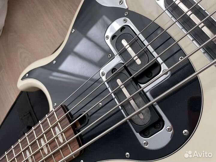 Бас-гитара yamaha BB1025X vintage white