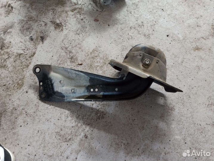 Рычаг задний левый 5Q0505225C VW Golf 7