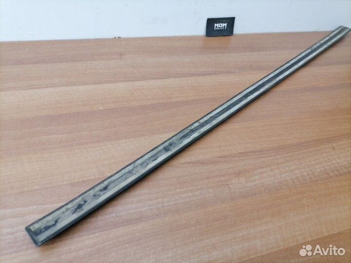 Молдинг двери Мицубиси Каризма Carisma DA перед R