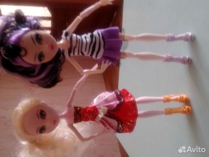 Две куклы Эвер автер хай:Рэйвен Квин и Эппл Уайт