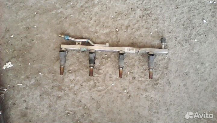 Топливная рампа Опель Астра Н