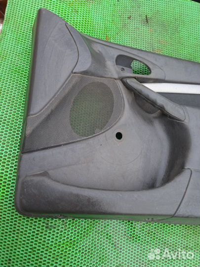 Обшивка карта двери передняя правая Ford Focus 1