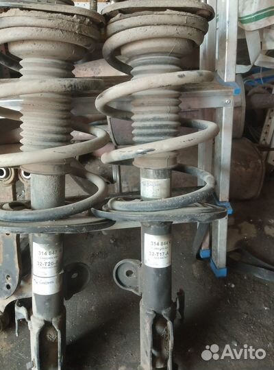 Запчасти на toyota rav4