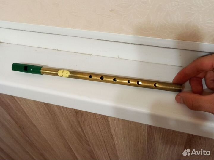 Tin whistle d. Флейта