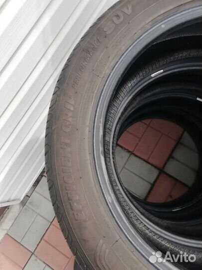 Goodyear EfficientGrip Performance SUV 225/55 R19