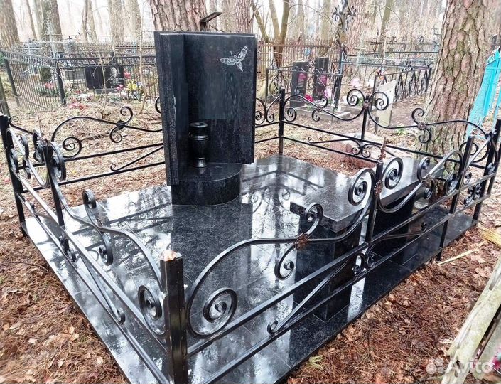 Памятники