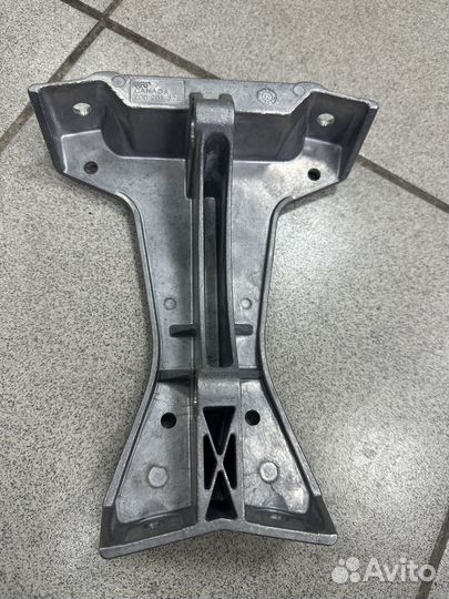 Кронштейн 706201360 BRP