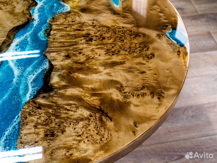 Стол из капового тополя и смолы от производителя