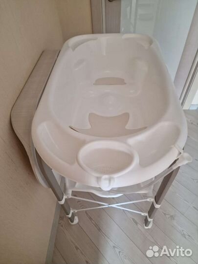 Детская ванночка с подставкой и пеленальным столом