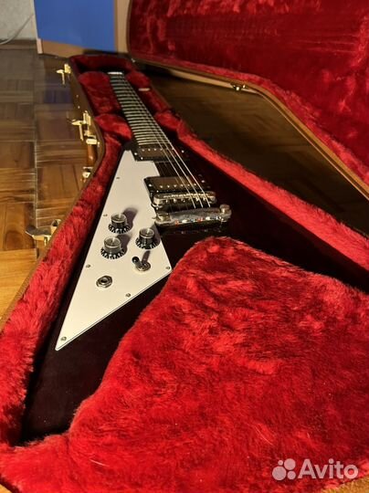 Электрогитара Gibson flying V 2018 aged cherry LH