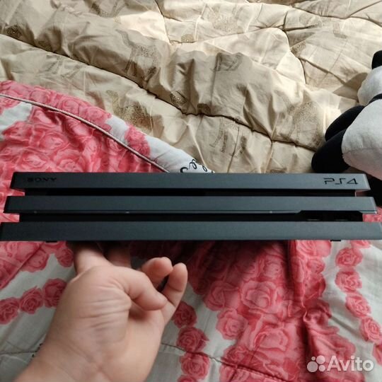 Sony ps4 pro 1tb +игры провода и 2джостика