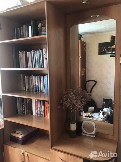 Шкаф книжный с зеркалом стеллаж