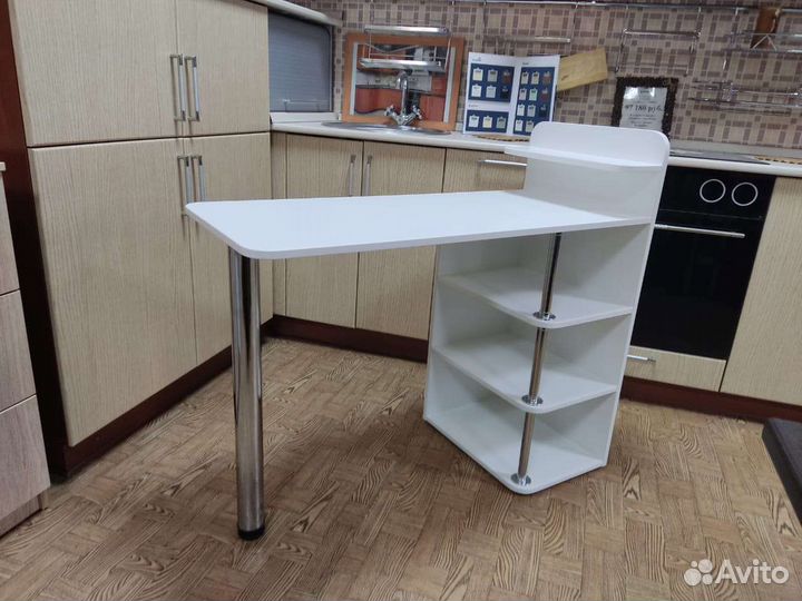Маникюрный стол