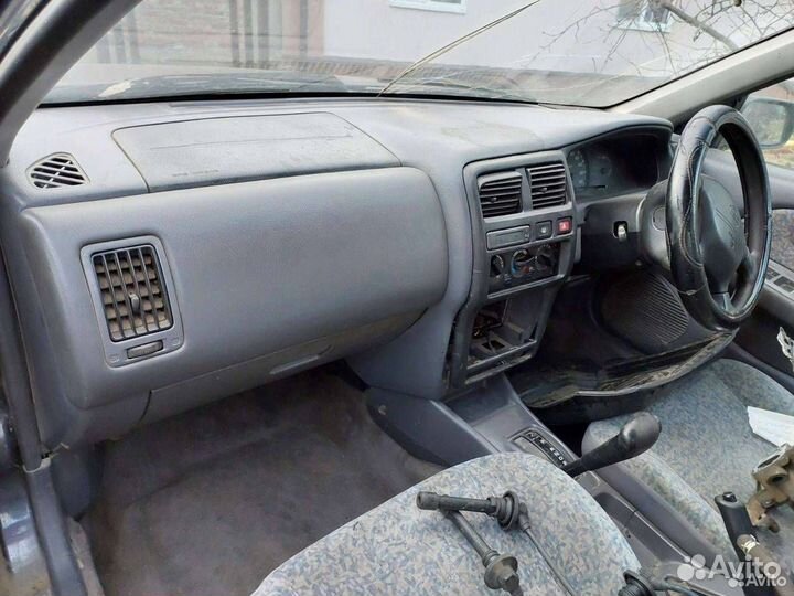 Торпеда, панель приборов Nissan Pulsar N15 (1995