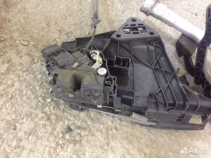 Замок дверной на Volvo Xc 60