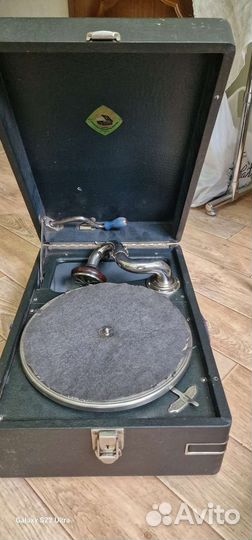 Патефон г.Красногвардейск довоенный N 2