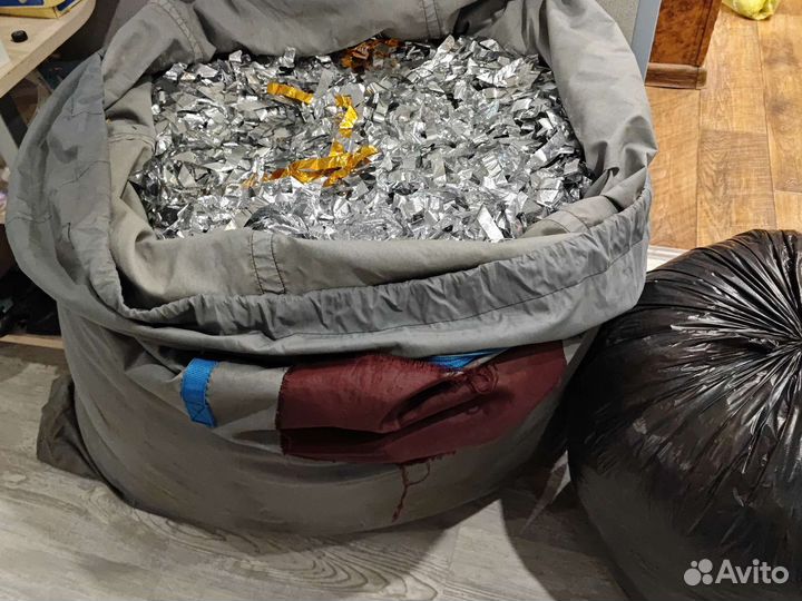 Конфетти серебряные и неоновые(светятся в темноте)