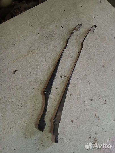 Поводок дворника Volkswagen Passat B3 Фольксваген