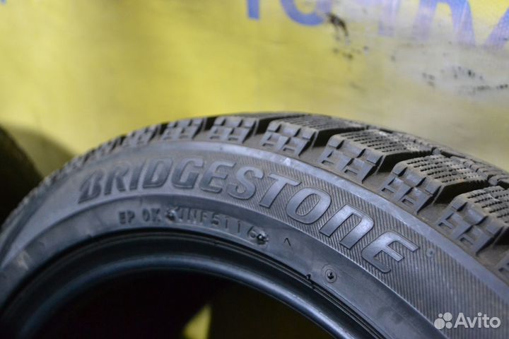 Bridgestone Blizzak VRX 215/45 R17