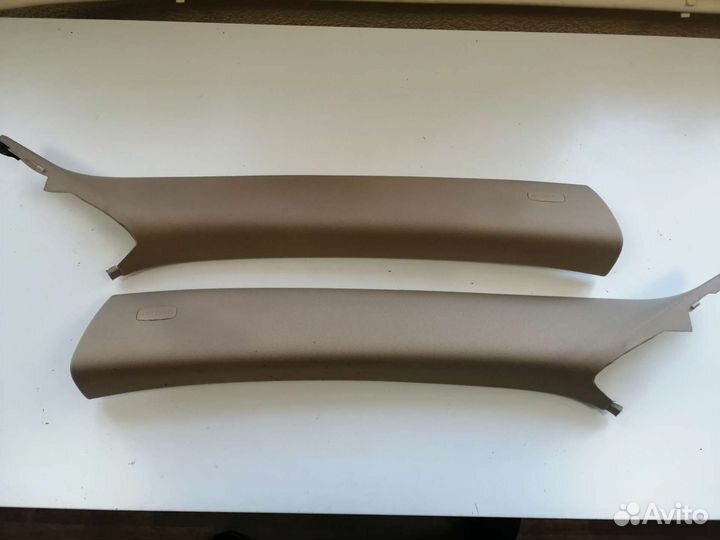 Обшивка передней стойки Volkswagen Touareg