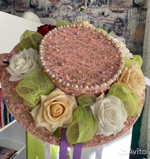 Шляпа с цветами, женская