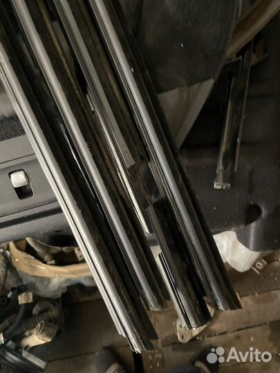 Уплотнитель стекла Mercedes Benz GLC X253