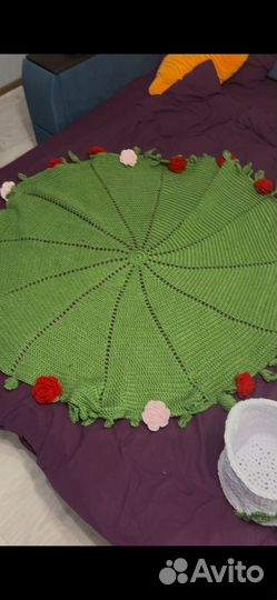 Вязанный плед в виде букета цветов