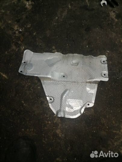 Тепловой экран глушителя передний BMW 1