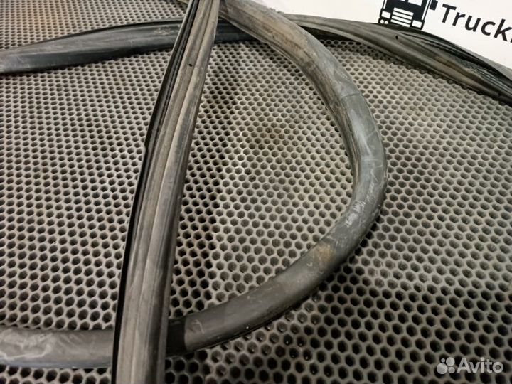 Уплотнительная резинка боковой двери Man Tgx