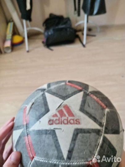 Футбольный мяч adidas
