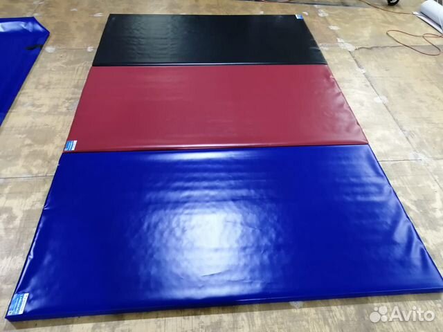 Обивка стен специальными матами для детей