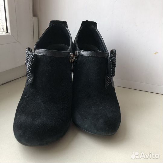 Закрытые туфли