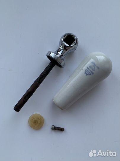 Фаянсовая ручка