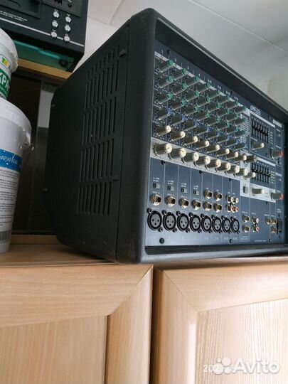 Микшер-пульт Yamaha EMX212S с проводами д/сцены