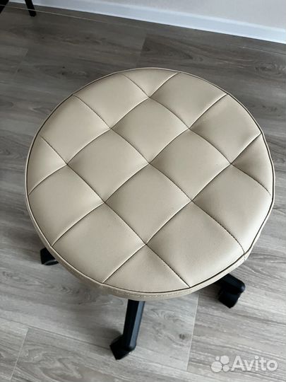 Стул таблетка на колесиках