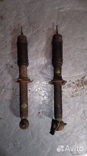 Амортизатор задний Mitsubishi Carisma рест. 2001