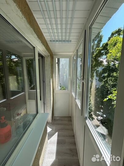 Установка балкона с крышей