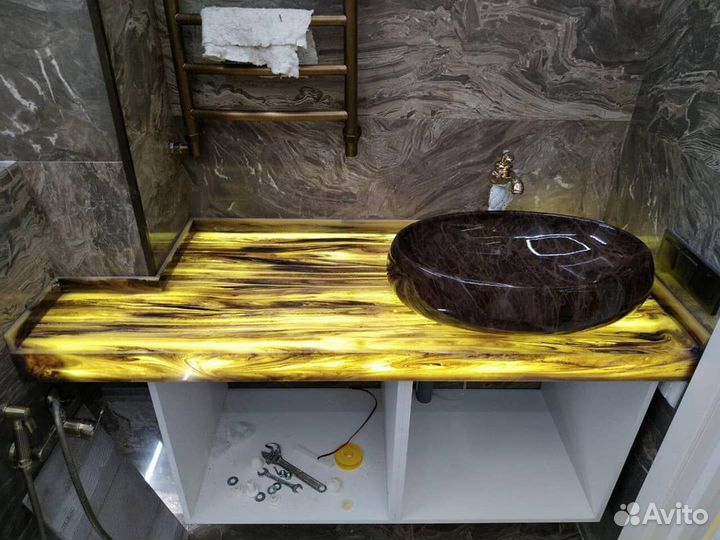 Столешница из искусственного камня оникса