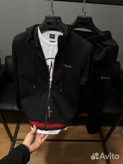 Спортивный костюм