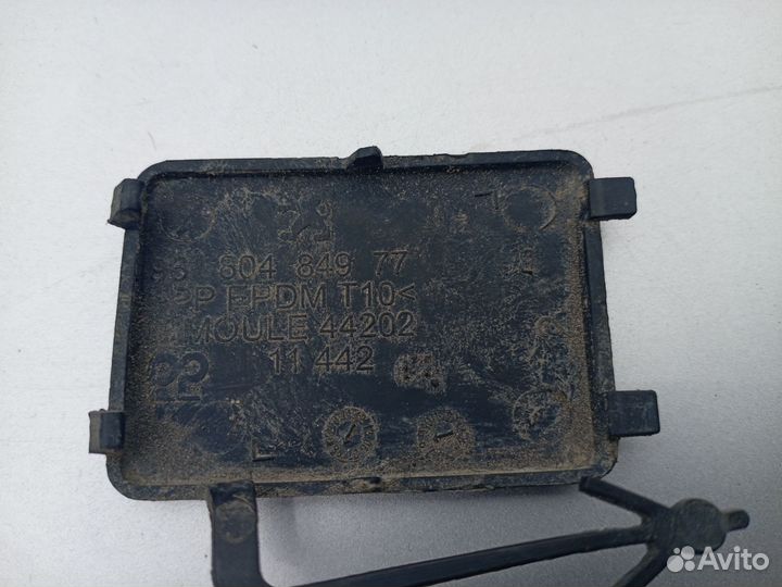 Заглушка переднего бампера Peugeot 308