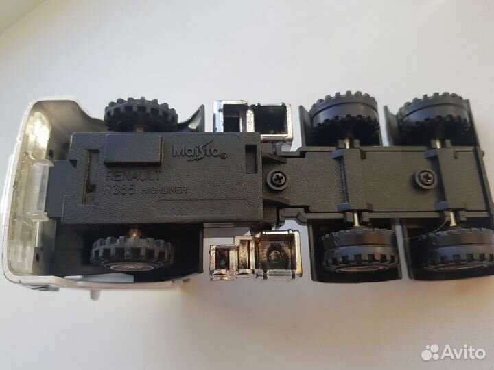 Модель автовоз Renault R365 Highliner Maisto